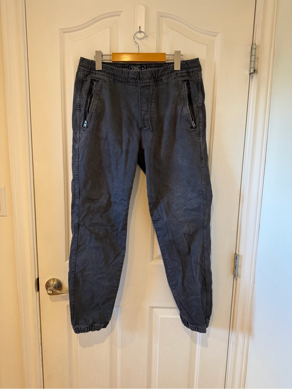 Abercrombie & Fitch Langdon Skinny Stretch jogger-style pants in dark wash